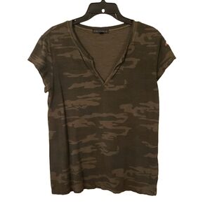 Sanctuary Army Green Camo T-Shirt Size Medium